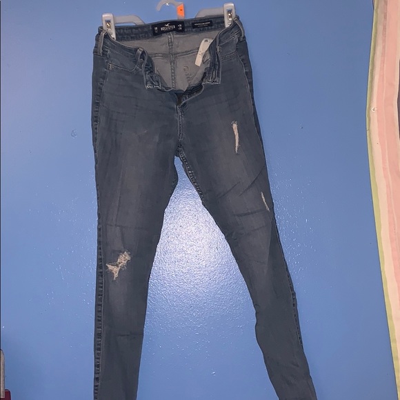 High-Waisted Jeans - Picture 1 of 3